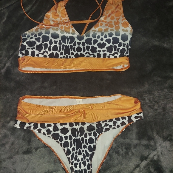 Bikini - Picture 2 of 3